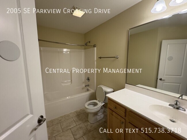 Building Photo - 2005 SE Parkview Crossing Dr