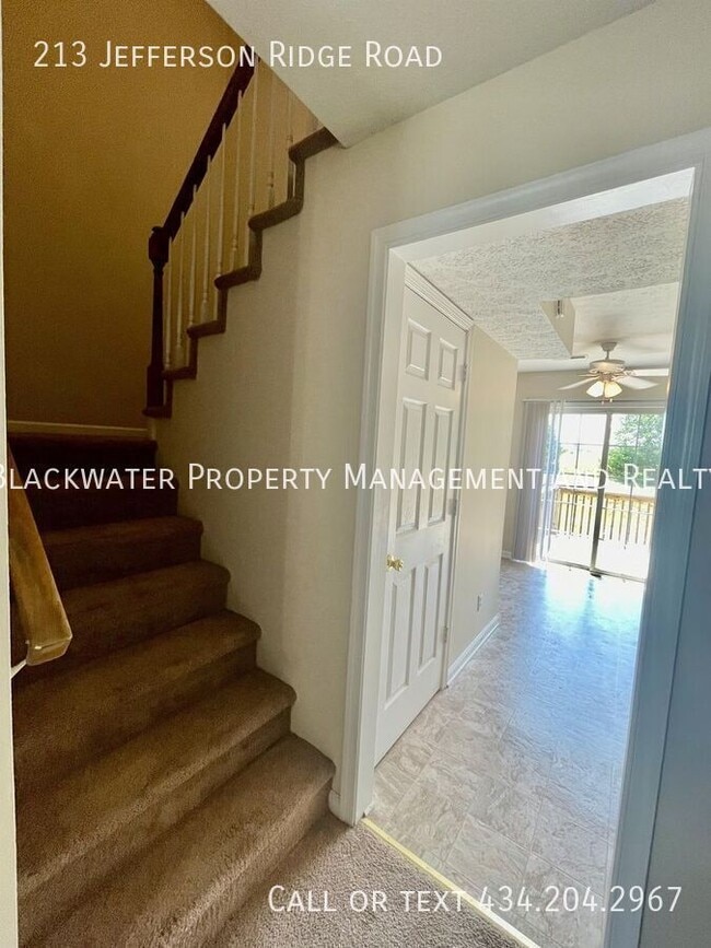 Building Photo - 213 Jefferson Ridge Rd