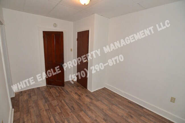 Building Photo - 208 Olyphant Ct