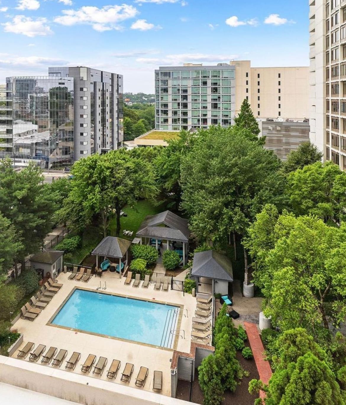 Building Photo - 2001 Hamilton St