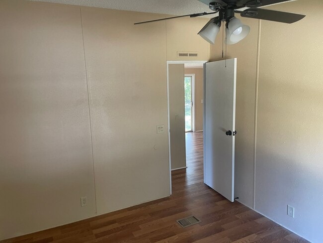 Building Photo - 3/2 Manufactured Home in the Country.