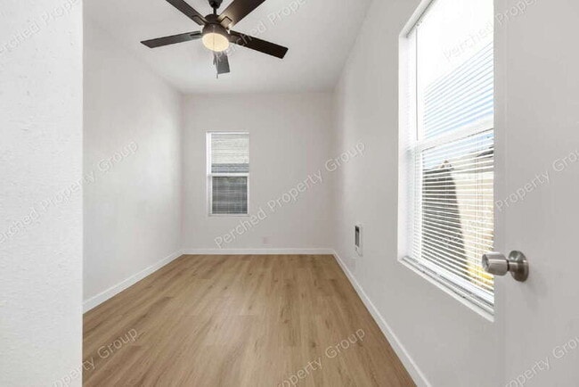 Building Photo - 2105 SE Stark St