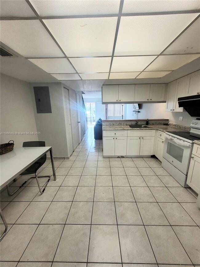 Building Photo - 3973 W 9th Ln