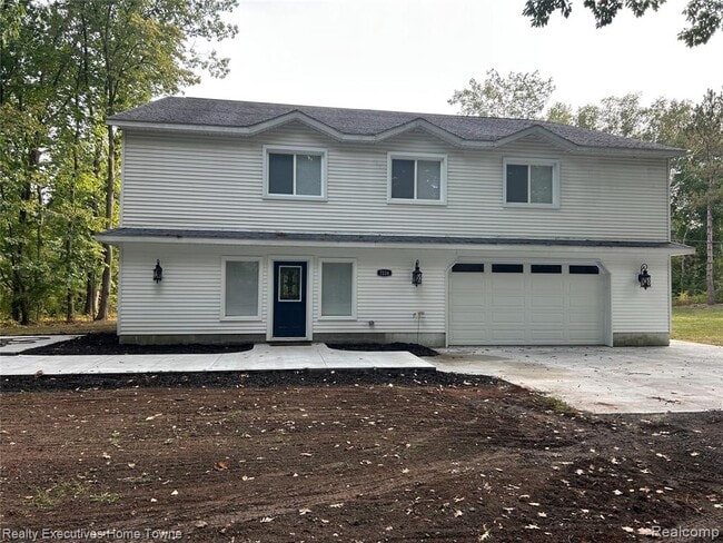 Primary Photo - 7226 Lakeshore Rd
