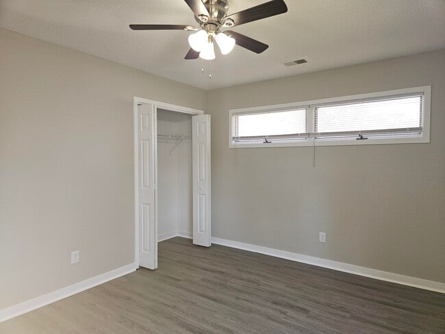 Building Photo - 107 Robinwood Dr