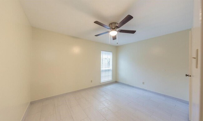 Building Photo - 49 Blue Fox Rd
