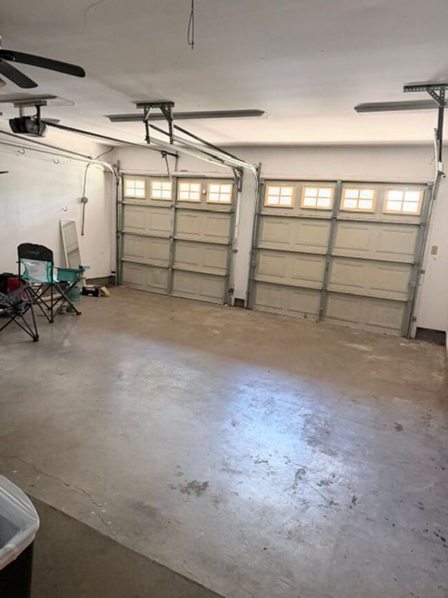 Building Photo - 2728 Encino Ave