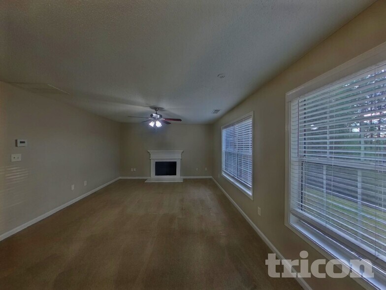 Building Photo - 7052 Ravenwood Ln