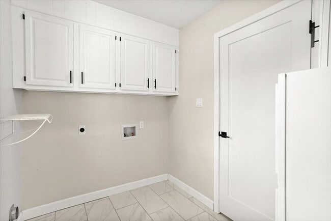 Building Photo - 2315 Robert Dr