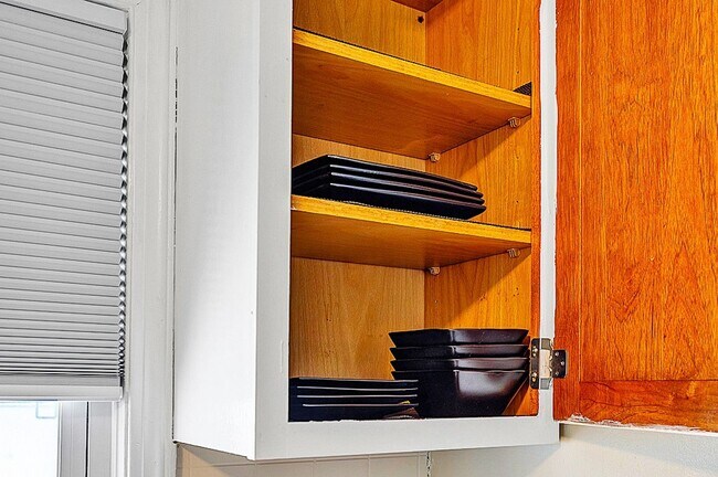 Building Photo - 3 BED 1 BATH SINGLE FAMILY HOME IN BEAUTIFUL SOUTH EUCLID