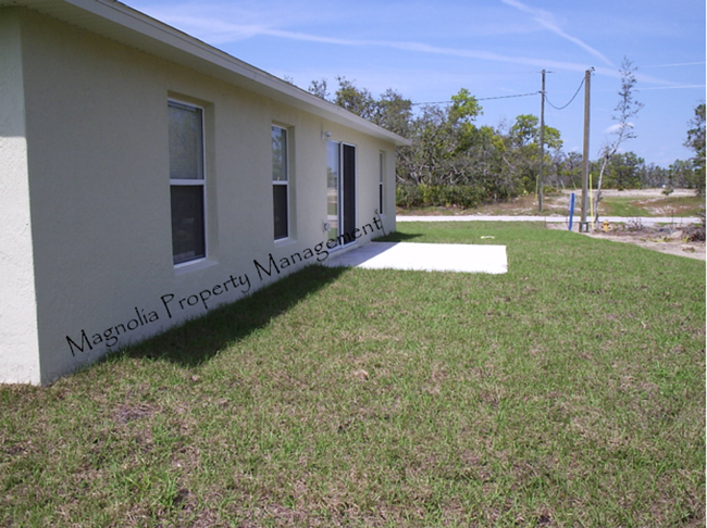 Building Photo - 3 Bedroom w/ Washer and Dryer