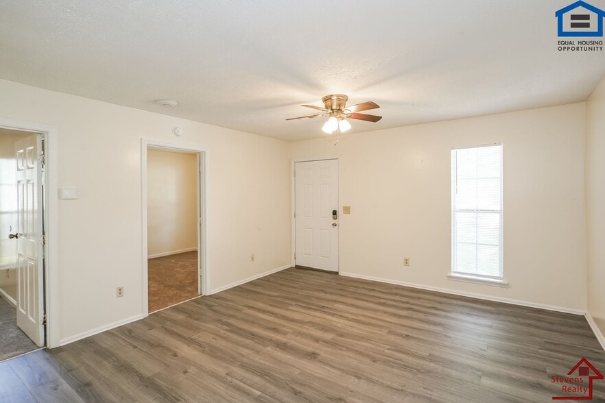 Building Photo - 174 Bybee Woods Dr