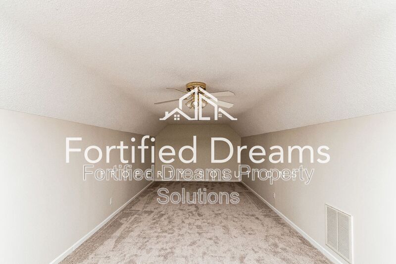 Building Photo - 814 N Greenbriar St