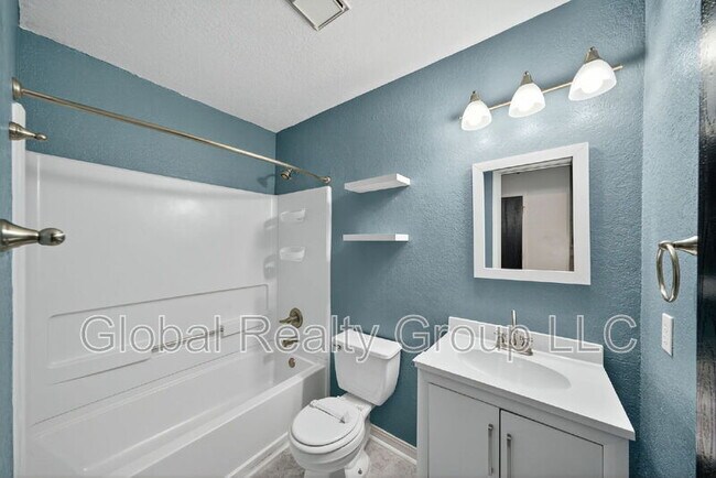 Building Photo - 215 Chisholm Trail