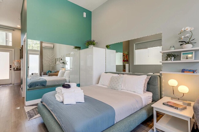 Building Photo - 3821 34th Ave W