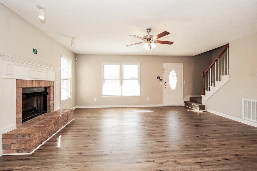 Building Photo - 1818 Pennington Dr