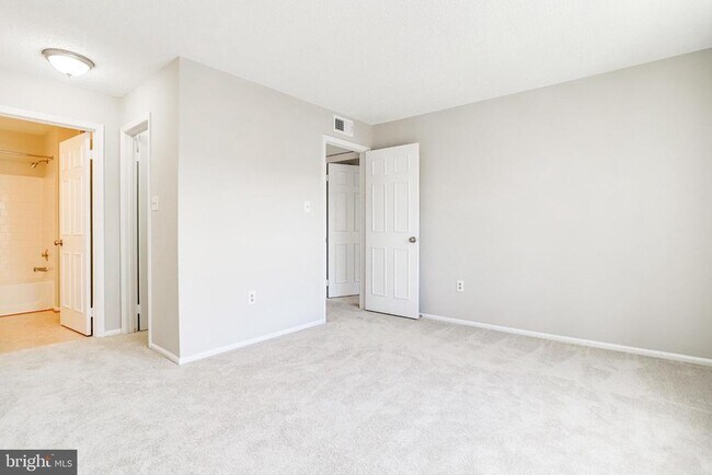 Building Photo - 7758 New Providence Dr