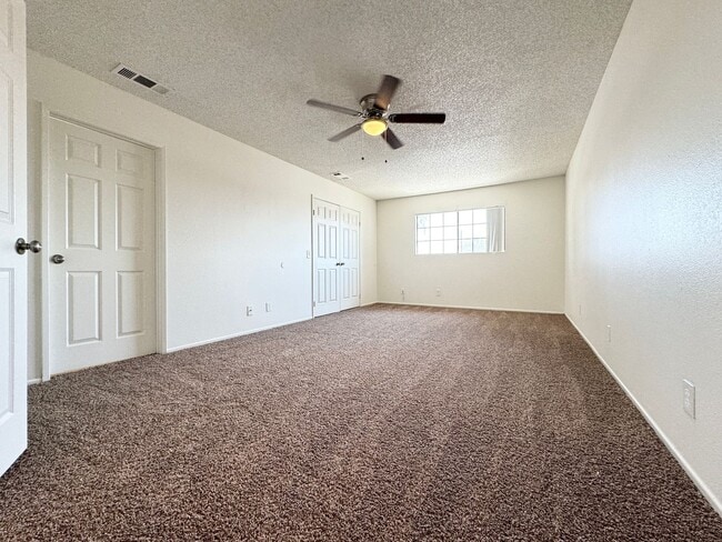Building Photo - AVAILABLE NOW!!! 2 Bedroom / 2 Bath Apartment in Cathedral City!