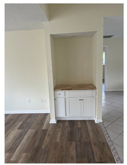 Building Photo - Mom's Rental