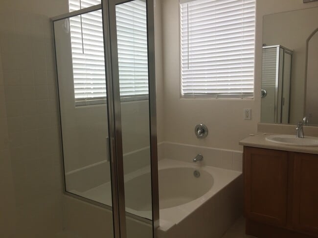 Building Photo - IMPECCABLE 2-STORY IN FANTASTIC NEIGHBORHOOD!