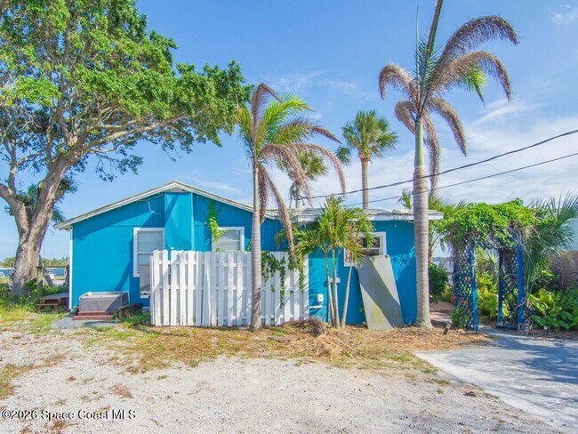 Building Photo - 3965 Canal Dr