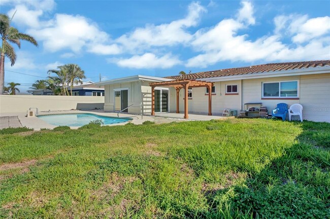 Building Photo - 2675 East Bay Isle Dr SE