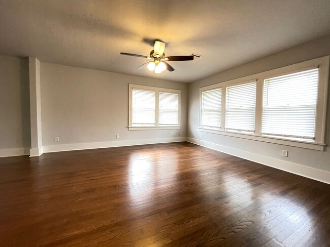 Building Photo - Gorgeous Home Available Now!!