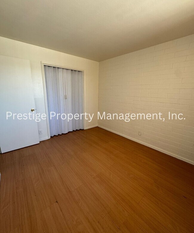 Building Photo - 2148