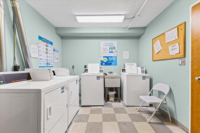 Building Photo - 1531 Packard St