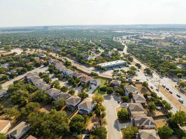 Building Photo - 2735 Encino River