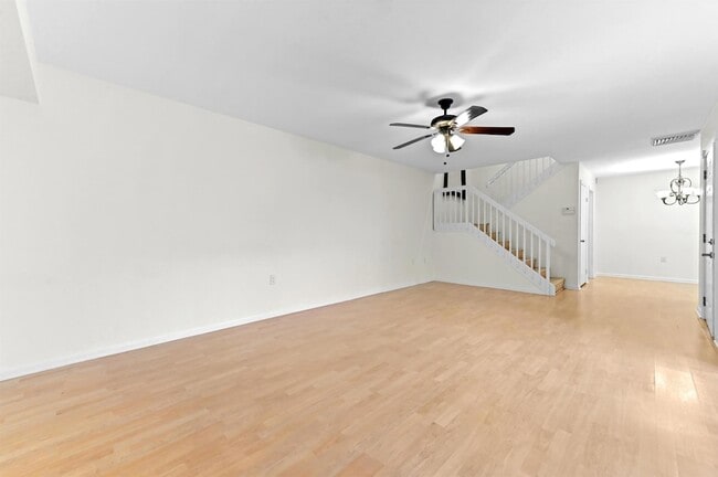 Building Photo - 146 Heritage Way