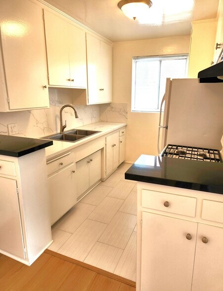 Building Photo - 1133 N Hacienda Pl