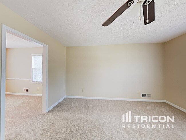 Building Photo - 414 Breezy Dr SW