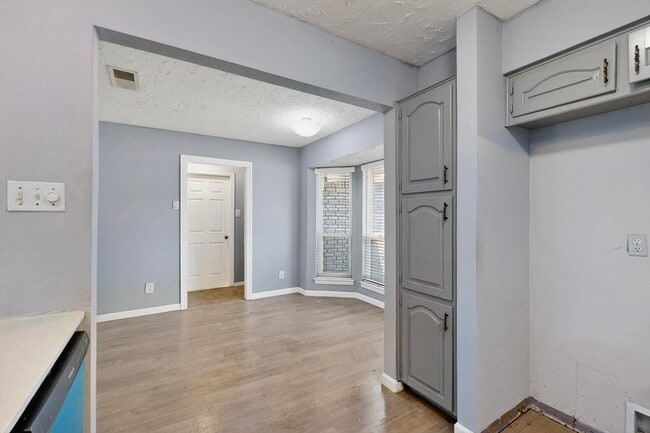Building Photo - 2211 Sierra Dr