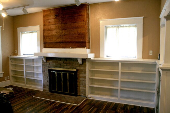 Building Photo - 301 Highlands St