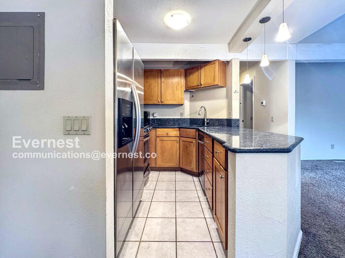 Building Photo - 777 Poplar Ave