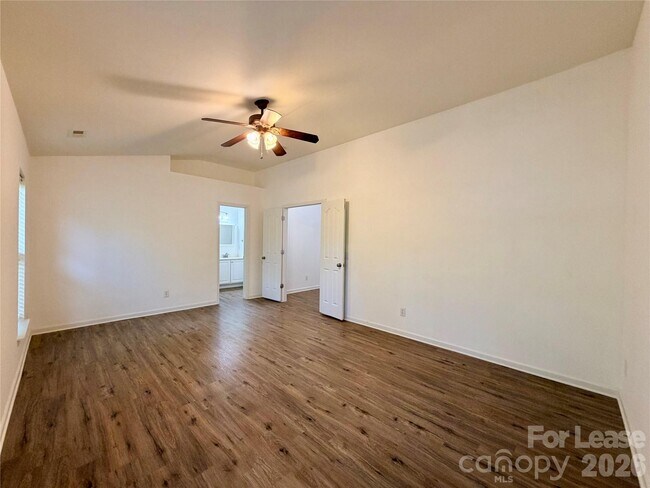 Building Photo - 10968 Princeton Village Dr