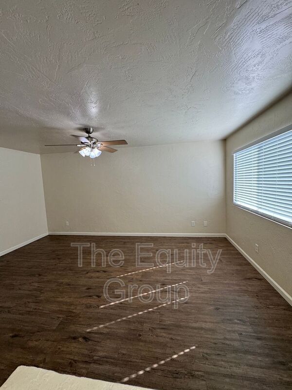 Building Photo - 547 W Tulare Ave