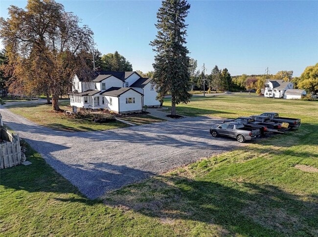 Building Photo - 956 Manitou Rd