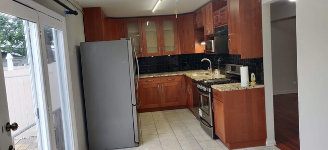 Kitchen - 111 41st St
