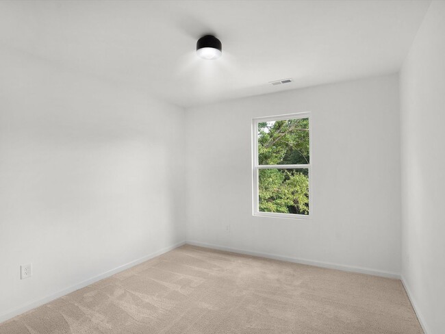 Building Photo - 213 9th Ave SE
