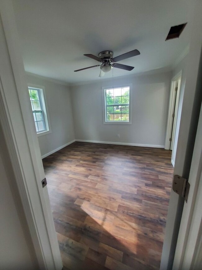 Building Photo - 353 Bayou Rd