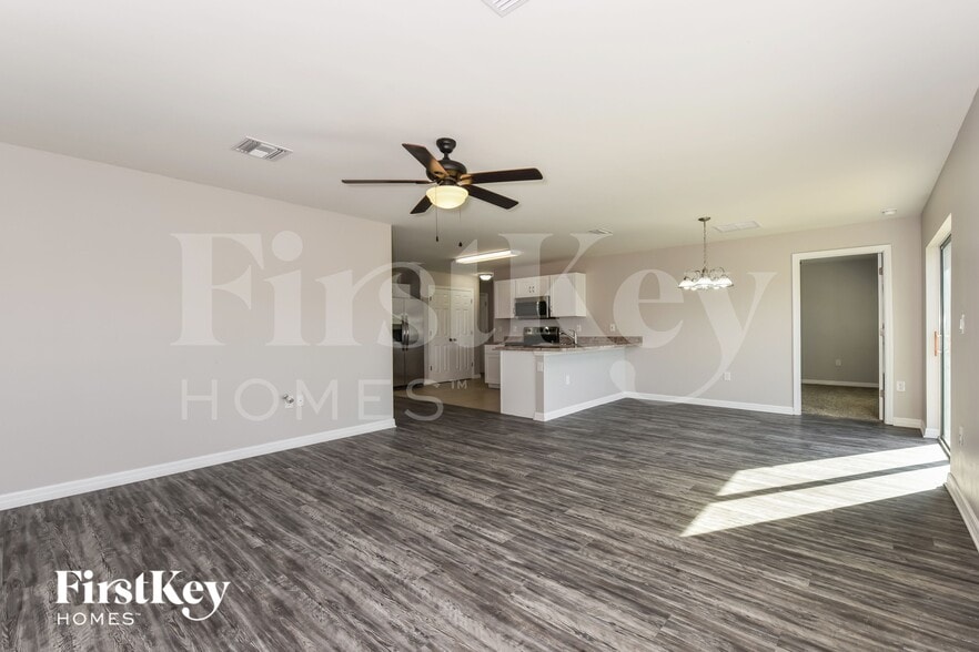 Building Photo - 1195 Desmond St