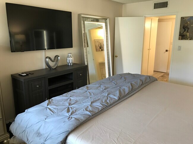 Building Photo - 1299 Cordova St