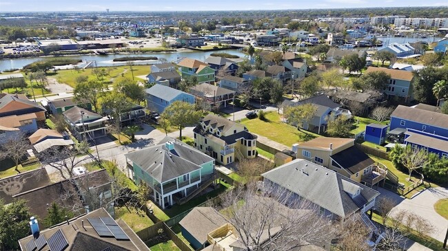 Building Photo - 818 Cedar Rd