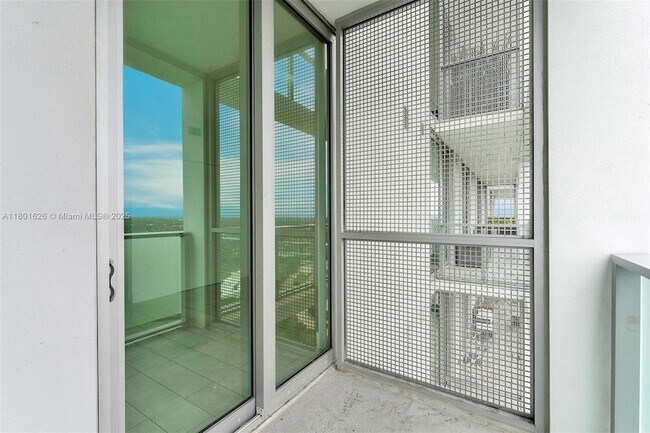 Building Photo - 2000 Metropica Wy