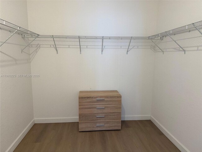 Building Photo - 1110 SE 27th Terrace