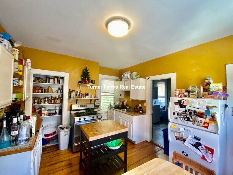 Building Photo - 44 Delle Ave