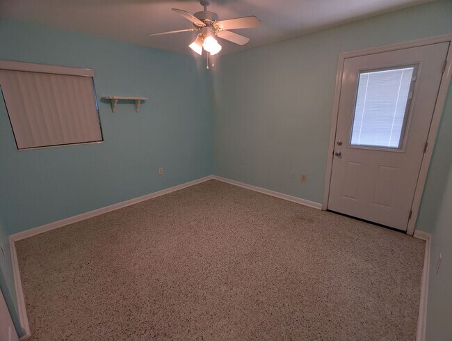 Building Photo - For Rent: 4 Bedroom, 3  Bathroom, Office/Den, Sunroom/Florida room, Large Shed, Huge backyard