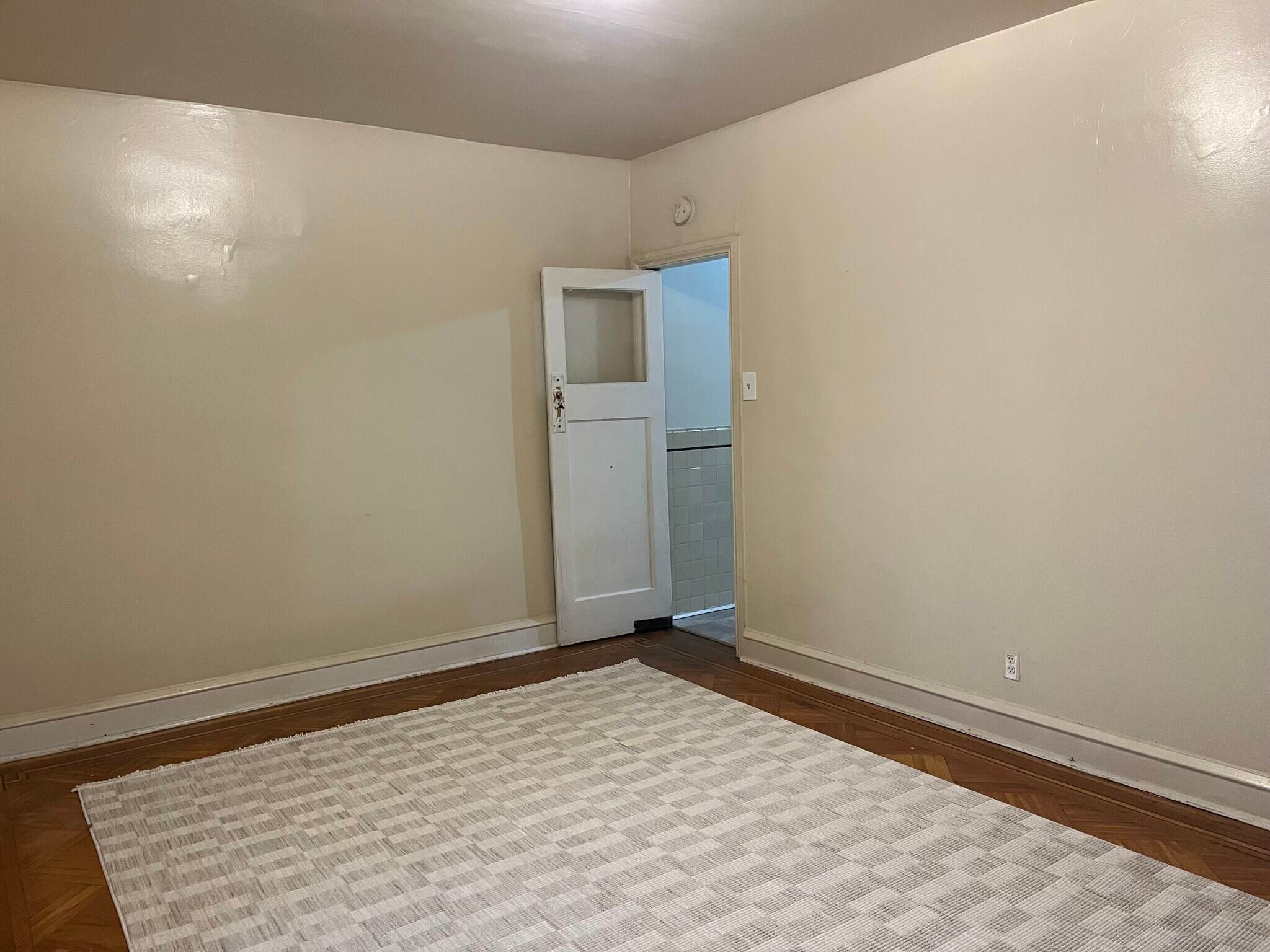 Building Photo - 3427 Sheffield Ave